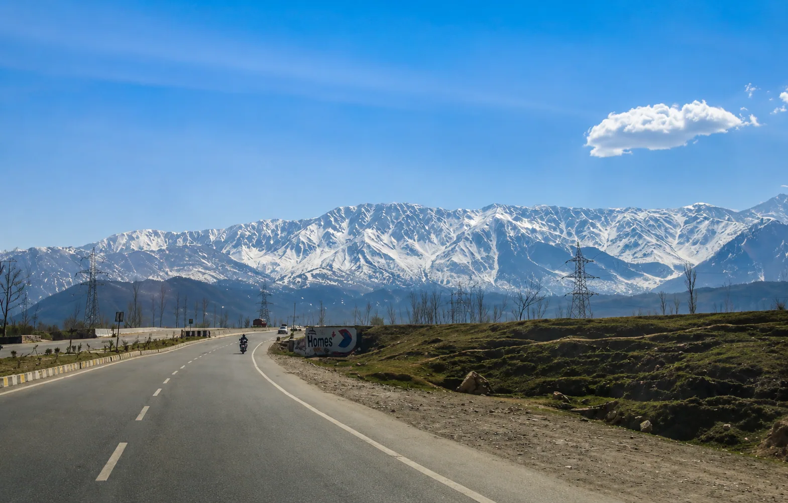 Snow covered mountains in Kashmir during Himanshu Rastogi's trip