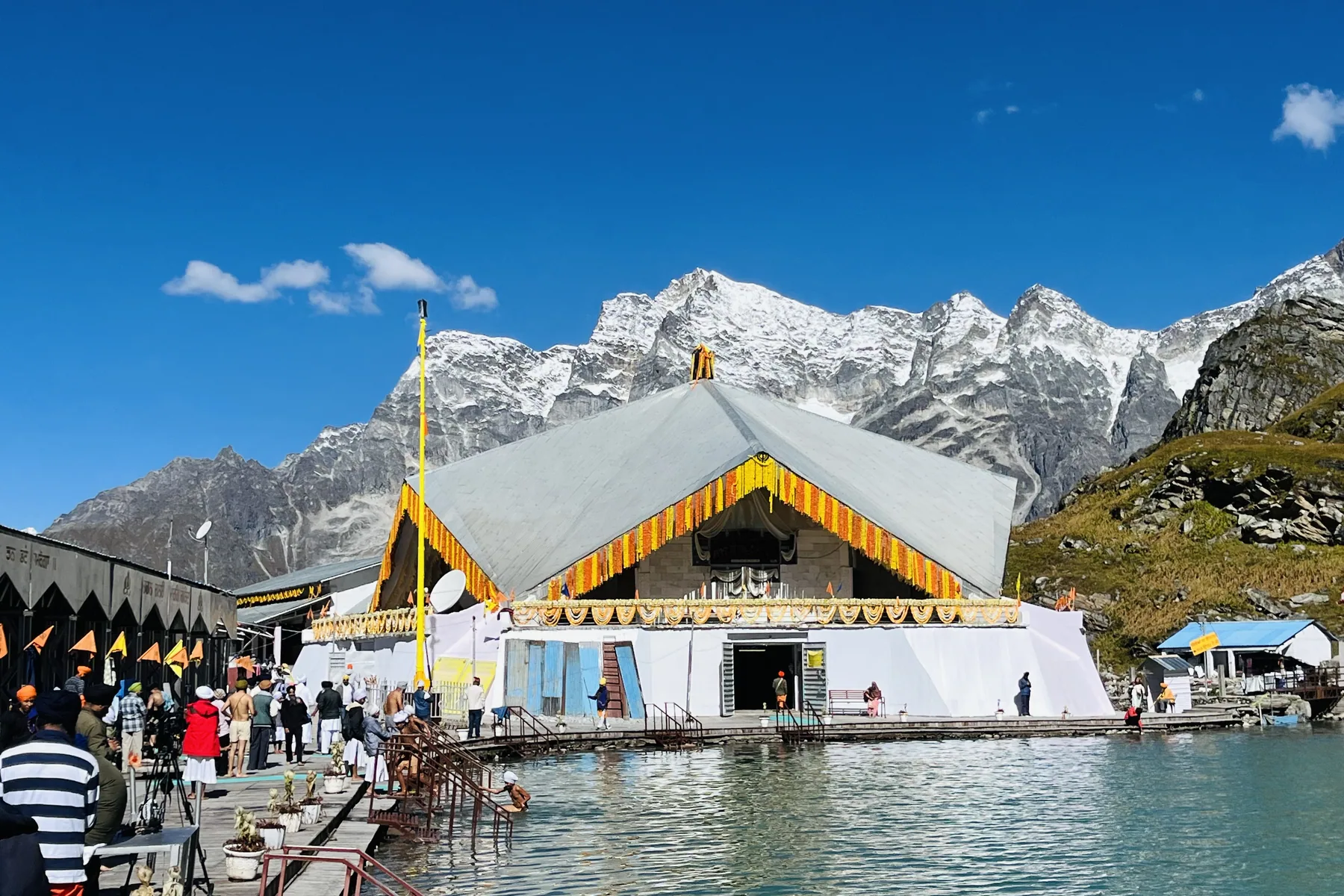 Gurudwara Sri Hemkund Sahib beside the glacial lake and Himalayan peaks